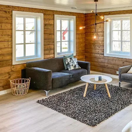 4 Bedroom Gorgeous In Dom wakacyjny *