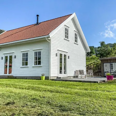 4 Bedroom Gorgeous In Holiday home Vanse